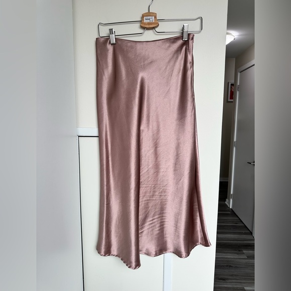 Satin Midi Skirt in Dusty Pink Size S - Picture 6 of 11